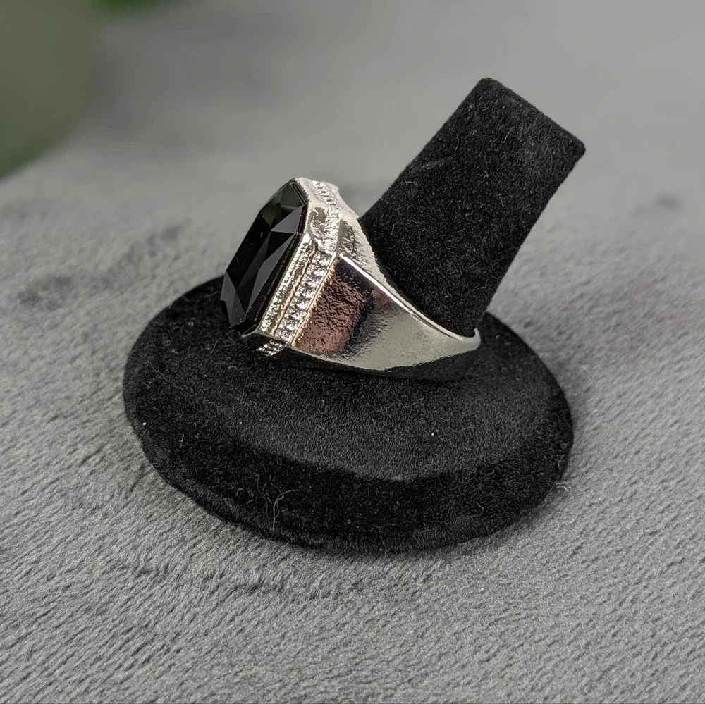 Silver color dark stone signet ring, 8, unisex